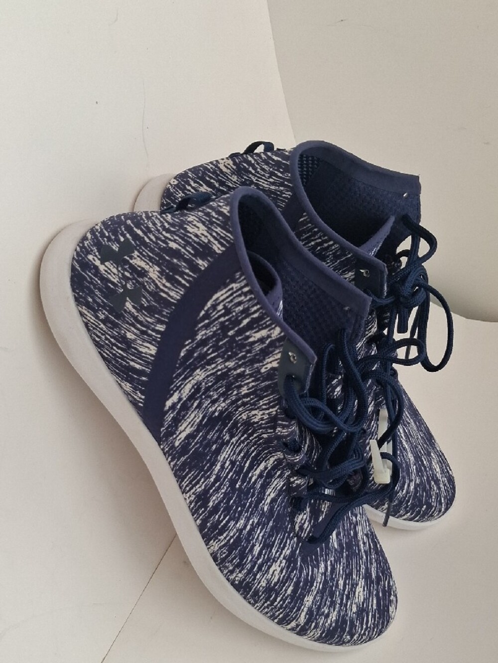 Under Armour Navy & White Marled Knit Sneakers Size 9.5